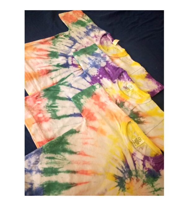 Remera batik multicolor niños/as infancias - Imagen 4